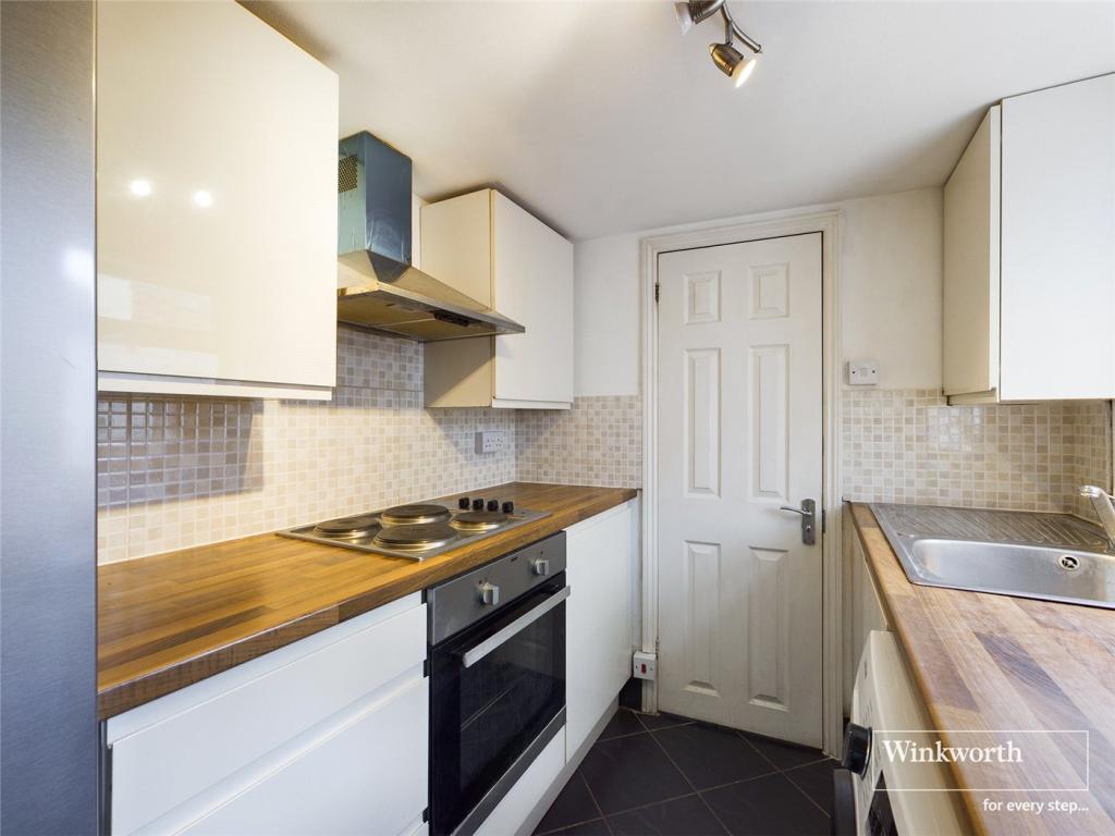 3 bed Mid Terraced House for rent in Reading. From Winkworth - Reading