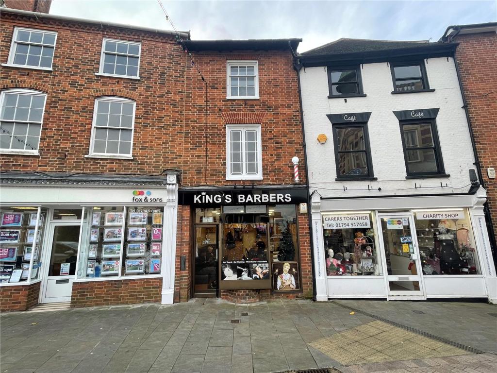 2 bed Mid Terraced House for rent in Romsey. From Winkworth - Romsey