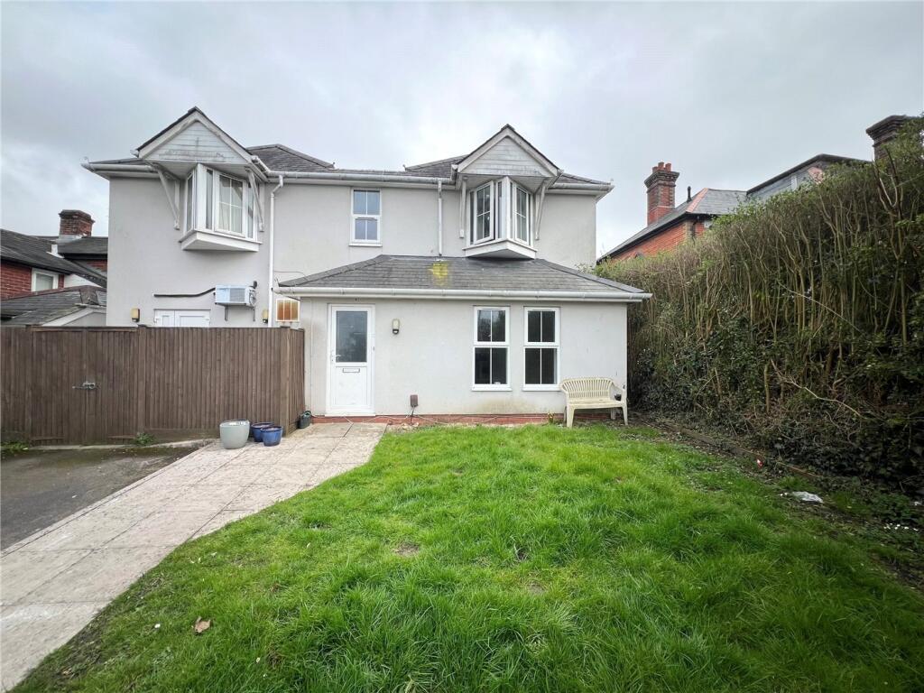 1 bed Apartment for rent in Hedge End. From Winkworth - Romsey