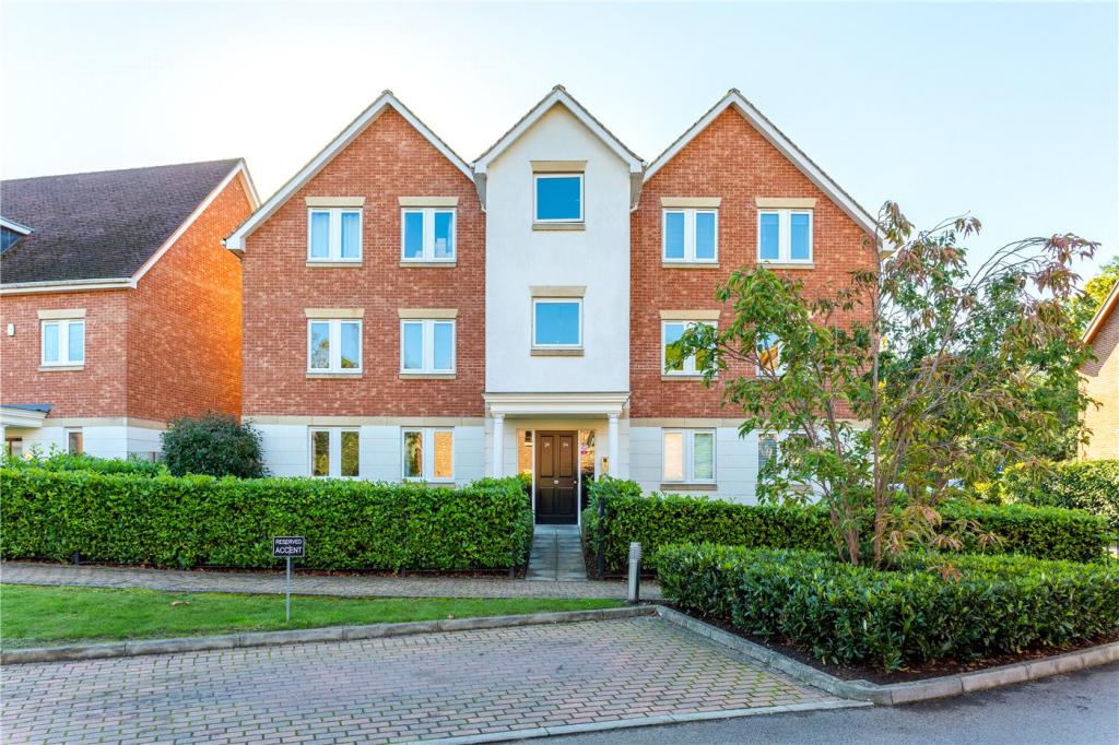 2 bed Apartment for rent in Castle Green. From Winkworth - Sunningdale