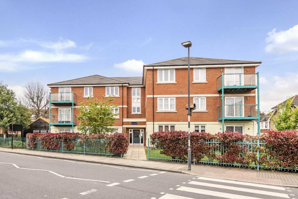 2 bed Flat for rent in Harrow. From Colin Dean