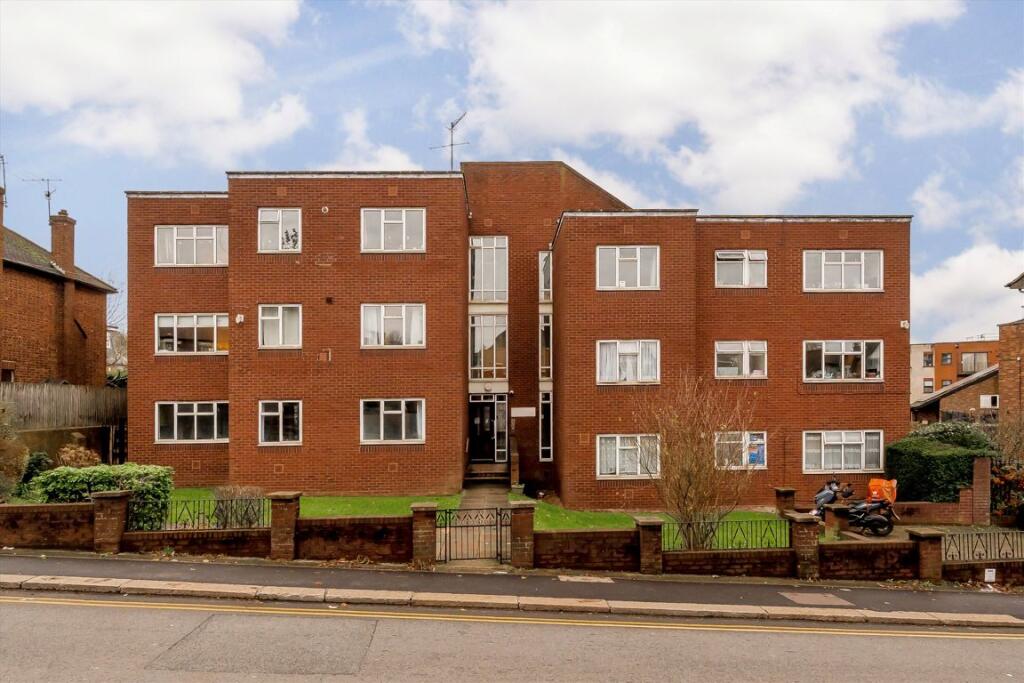 2 bed 1st Floor Flat for rent in Harrow. From Colin Dean