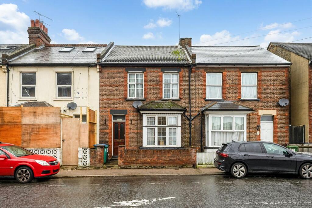 0 bed 1st Floor Flat for rent in Watford. From Colin Dean