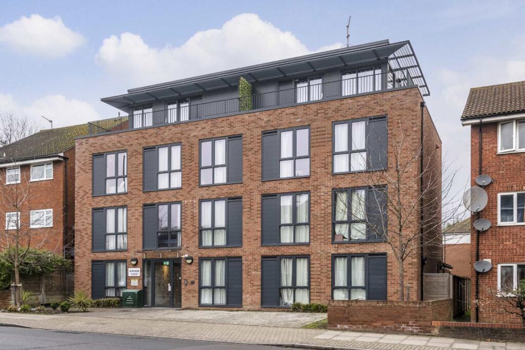 0 bed 1st Floor Flat for rent in Harrow. From Colin Dean