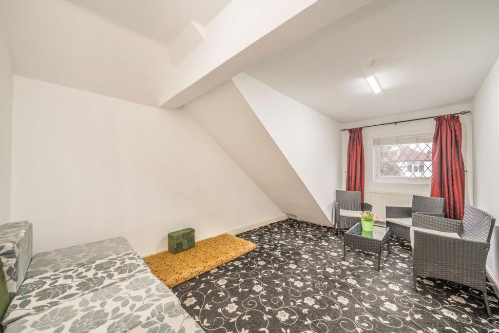 2 bed Annexe for rent in Wembley. From Colin Dean