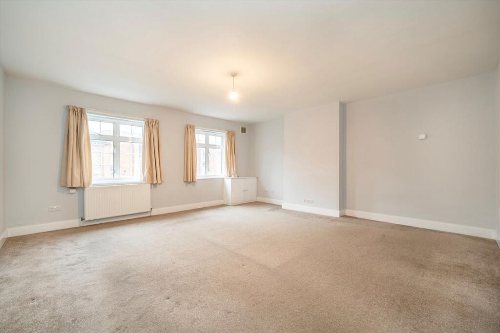 2 bed 1st Floor Flat for rent in Gerrards Cross. From Colin Dean