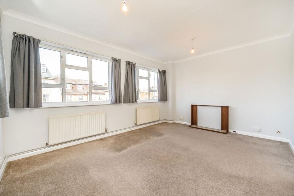 3 bed 1st Floor Flat for rent in Harrow. From Colin Dean
