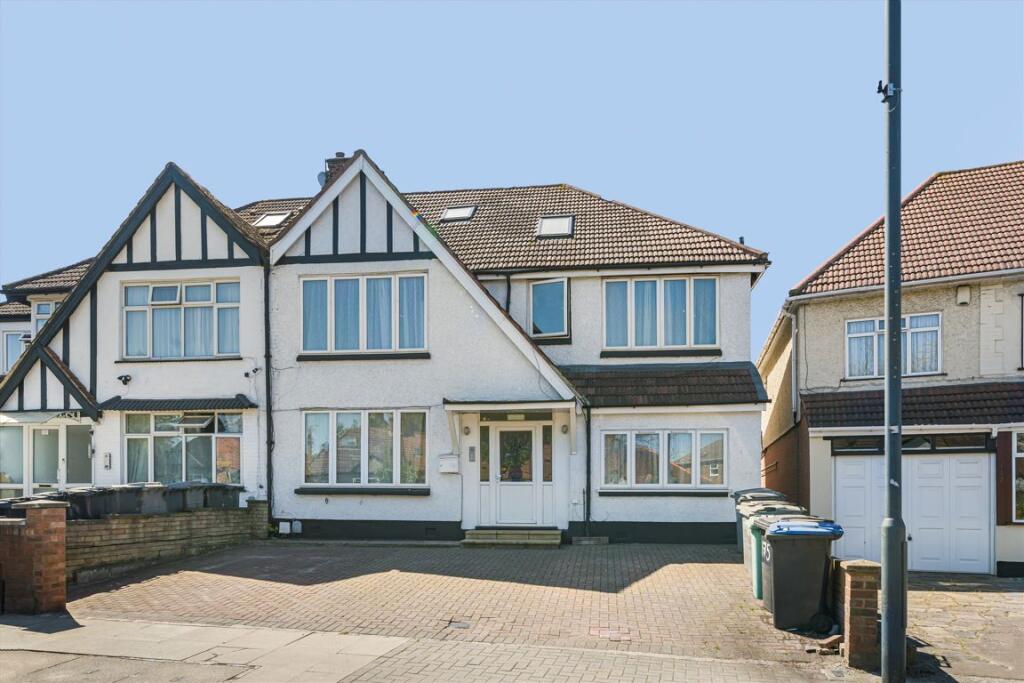 3 bed 1st Floor Flat for rent in Wembley. From Colin Dean