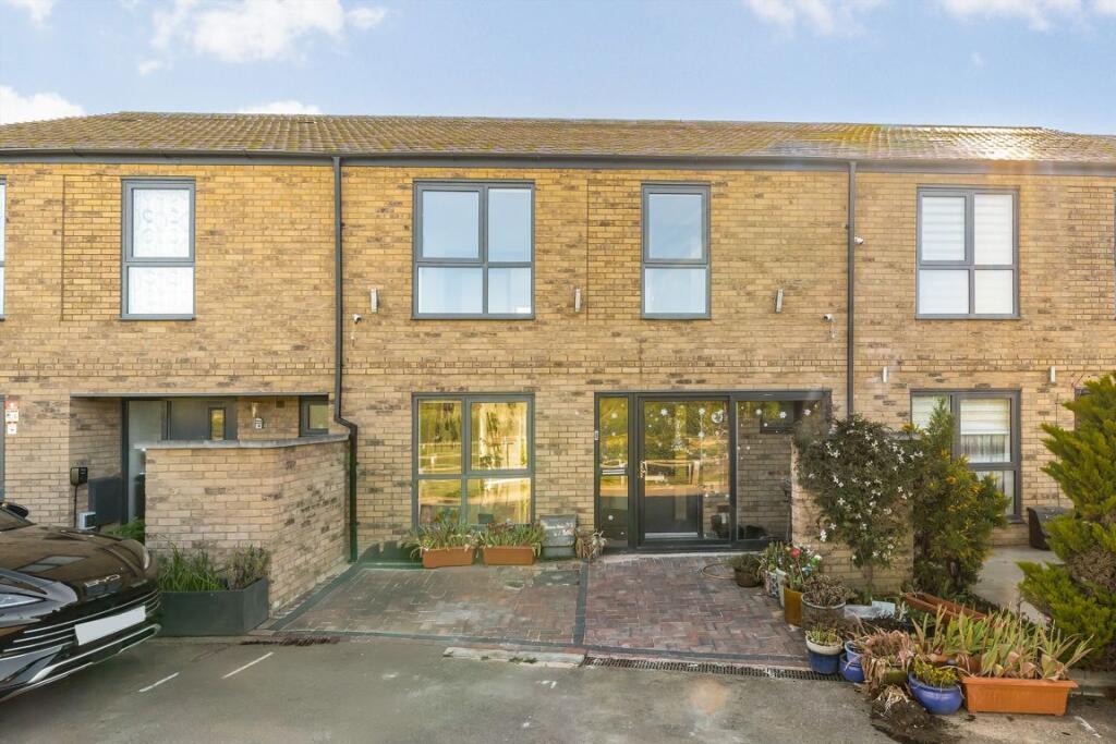 4 bed Detached for rent in Pinner. From Colin Dean