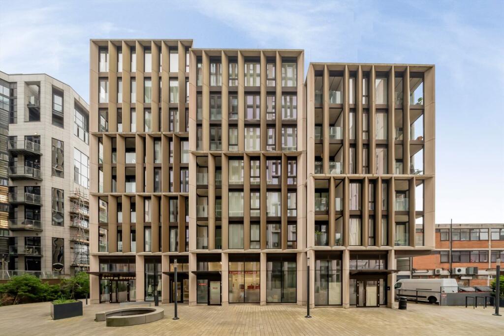 2 bed 1st Floor Flat for rent in Harrow. From Colin Dean