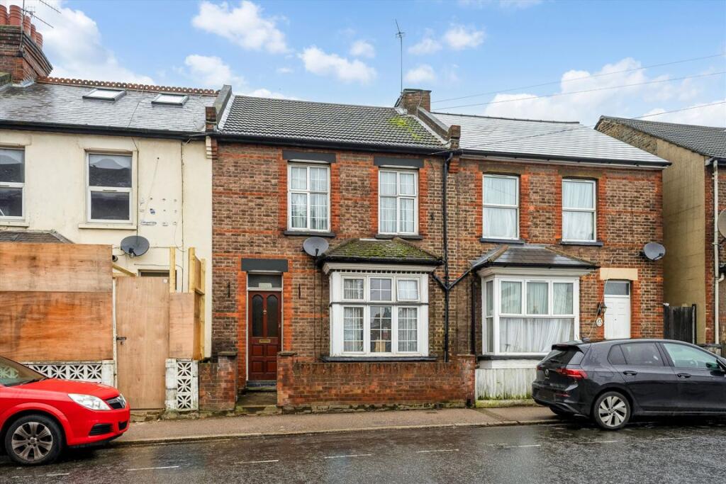 0 bed 1st Floor Flat for rent in Watford. From Colin Dean