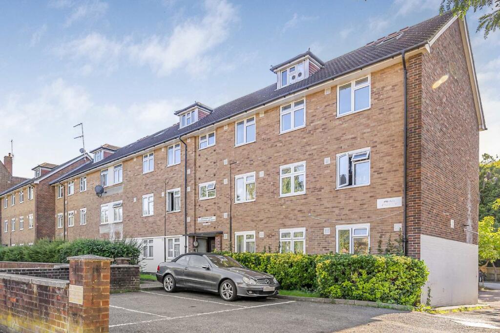 1 bed 1st Floor Flat for rent in Greenford. From Colin Dean