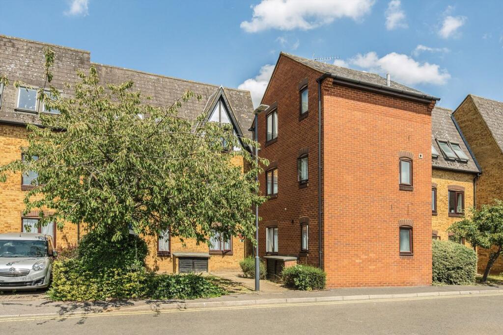 1 bed 1st Floor Flat for rent in Harrow. From Colin Dean