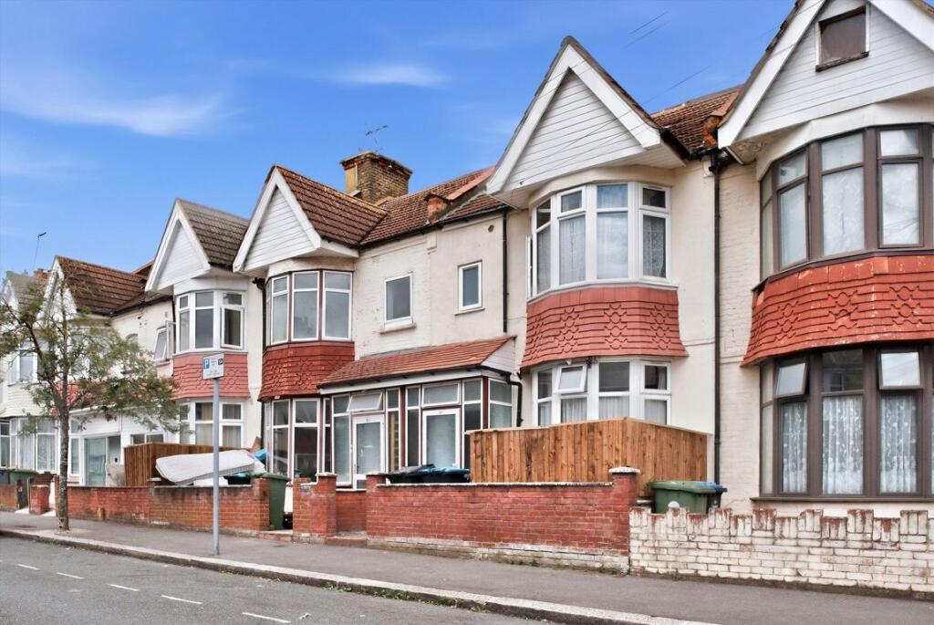 4 bed Studio for rent in Wembley. From Colin Dean 4 bed Studio for rent in Wembley. From Colin Dean