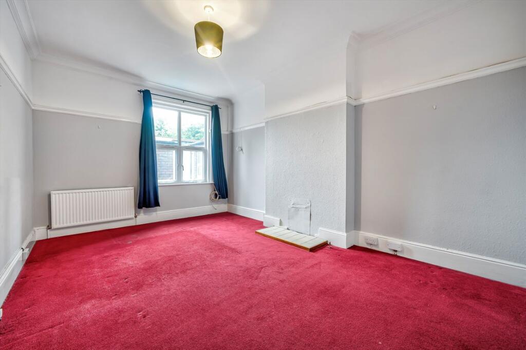 2 bed 1st Floor Flat for rent in Northwood. From Colin Dean