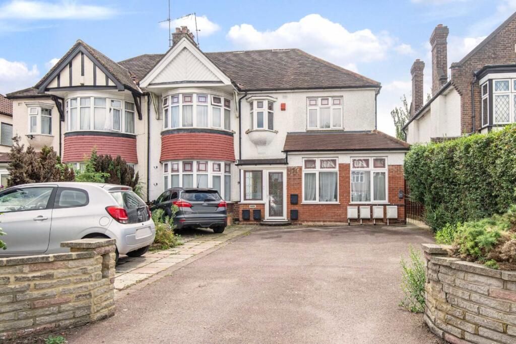 4 bed 1st Floor Flat for rent in Harrow. From Colin Dean