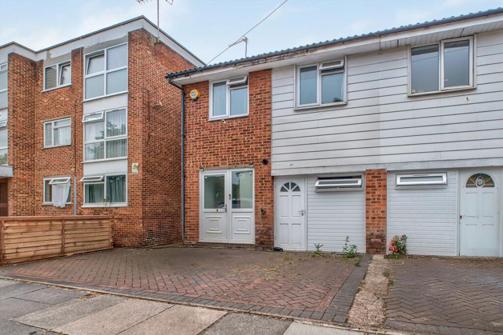 3 bed Detached for rent in Northolt. From Colin Dean