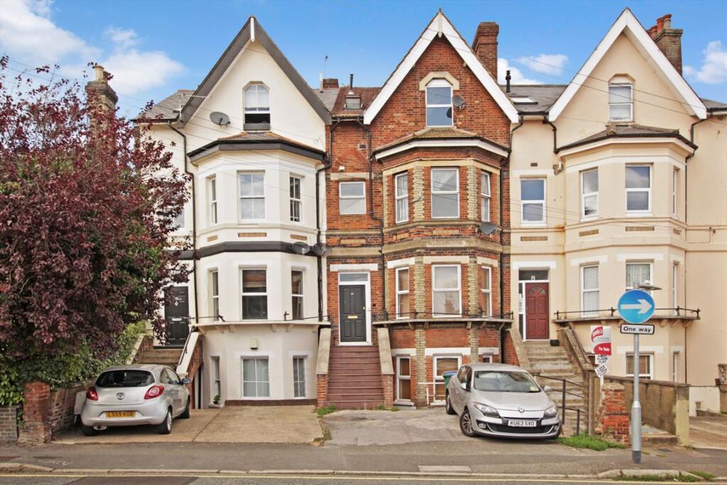 1 bed 1st Floor Flat for rent in Watford. From Colin Dean