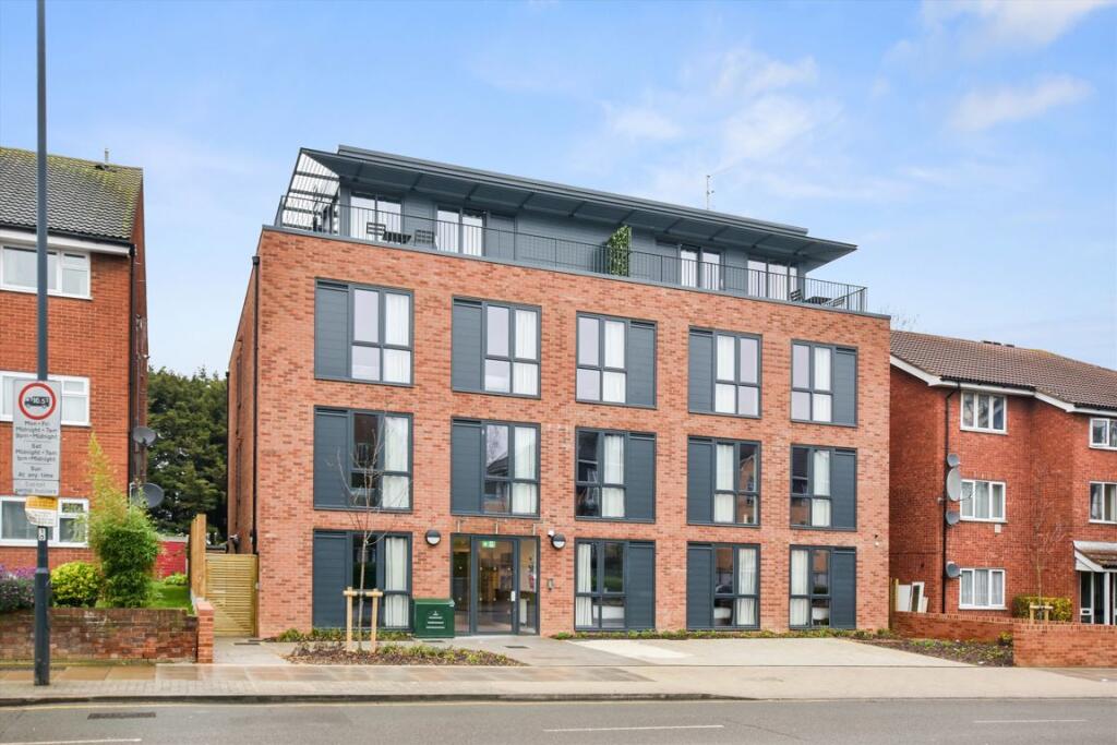 4 bed 1st Floor Flat for rent in Kenton. From Colin Dean 4 bed 1st Floor Flat for rent in Kenton. From Colin Dean