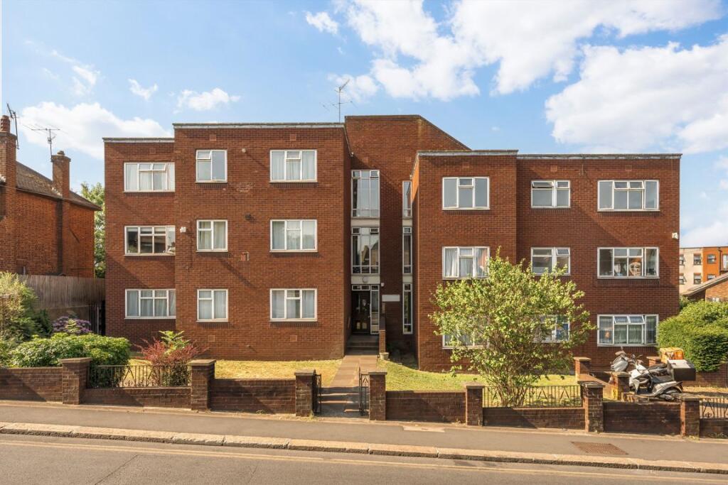 3 bed Detached for rent in Harrow. From Colin Dean 3 bed Detached for rent in Harrow. From Colin Dean