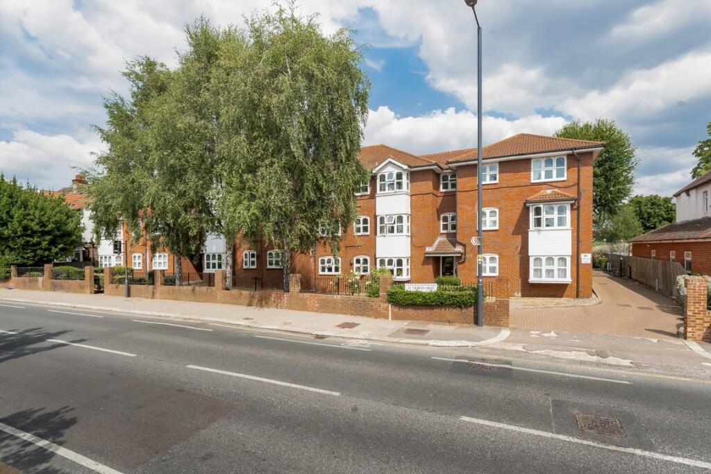 2 bed 1st Floor Flat for rent in Harrow. From Colin Dean