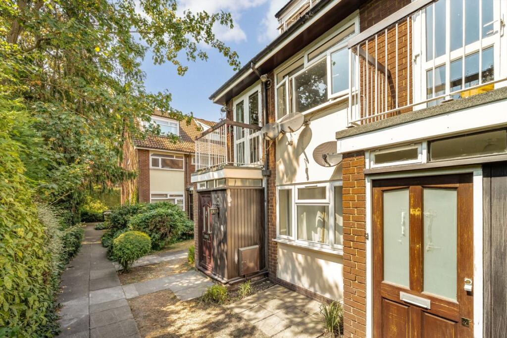 1 bed Annexe for rent in Pinner. From Colin Dean