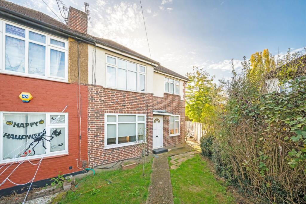 2 bed 1st Floor Flat for rent in Harrow. From Colin Dean