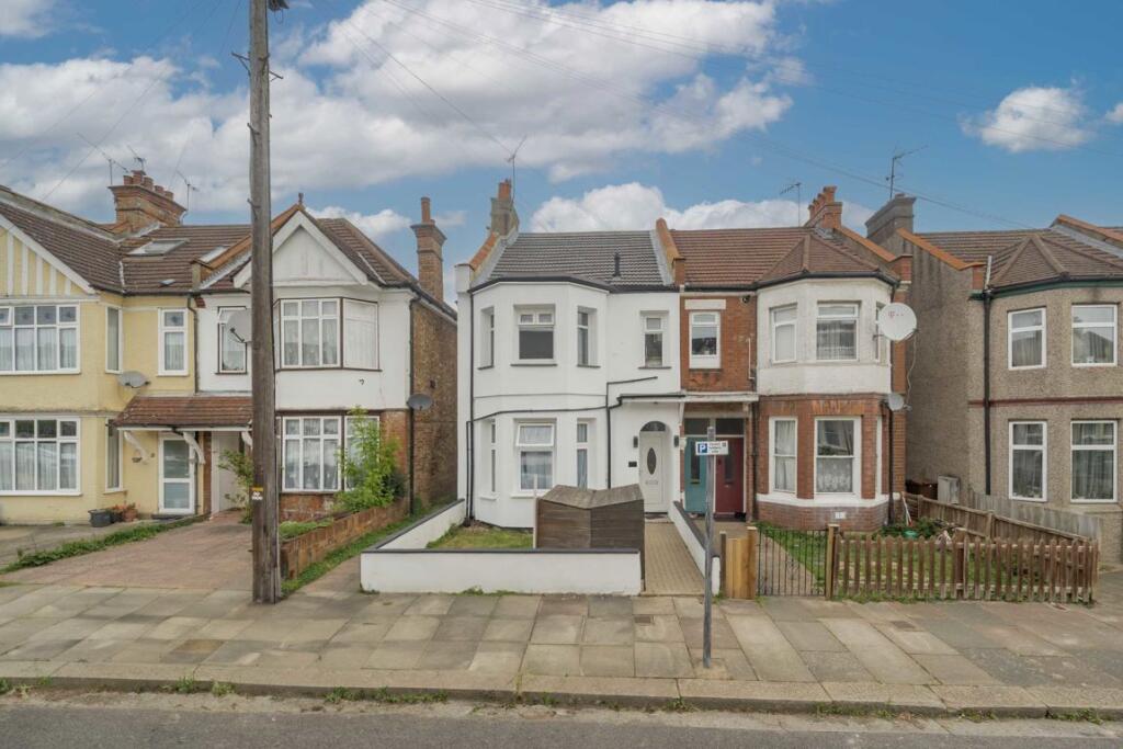 2 bed 1st Floor Flat for rent in Harrow. From Colin Dean