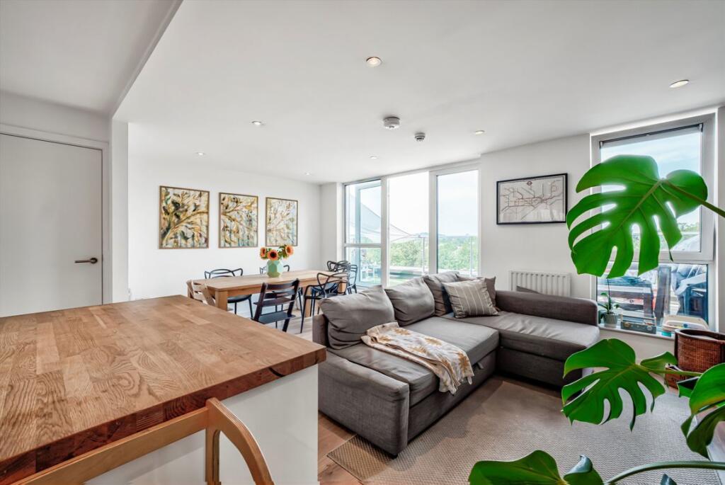 2 bed End of Terrace for rent in Wembley. From Colin Dean