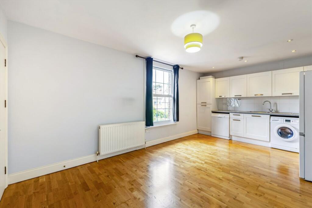 1 bed 1st Floor Flat for rent in Watford. From Colin Dean