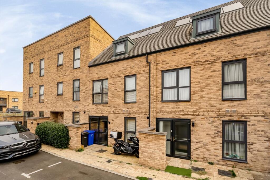 4 bed Mid Terraced House for rent in Harrow. From Colin Dean