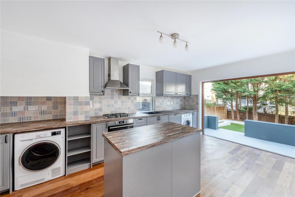 3 bed Apartment for rent in London. From Winkworth - West Norwood