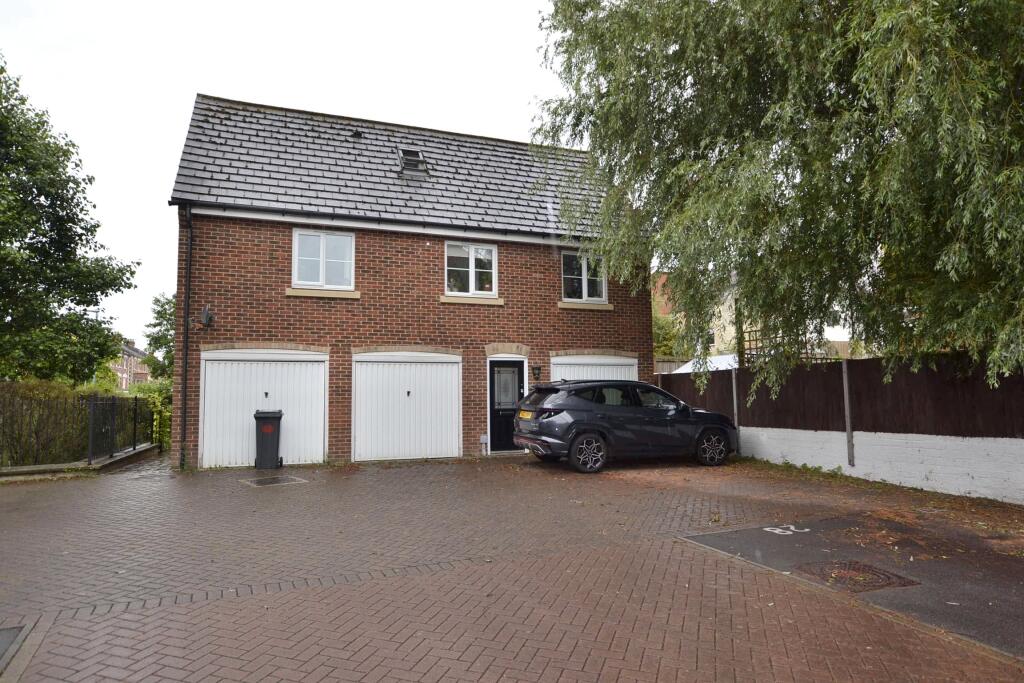 3 bed Apartment for rent in Stroud. From Andrews Letting and Management - Stroud