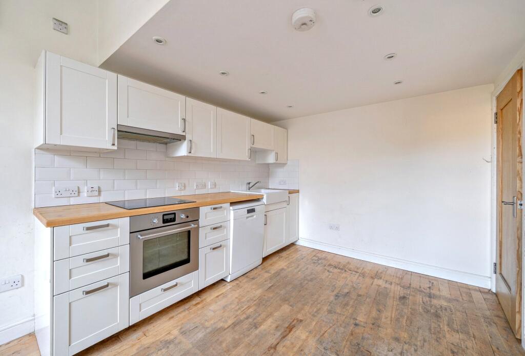 2 bed Apartment for rent in Stroud. From Andrews Letting and Management - Stroud