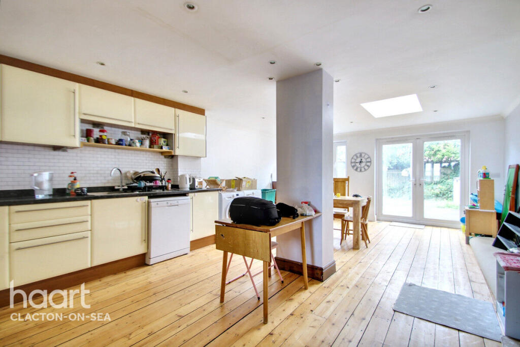 3 bed Semi Detached for rent in Clacton-on-Sea. From haart - Clacton