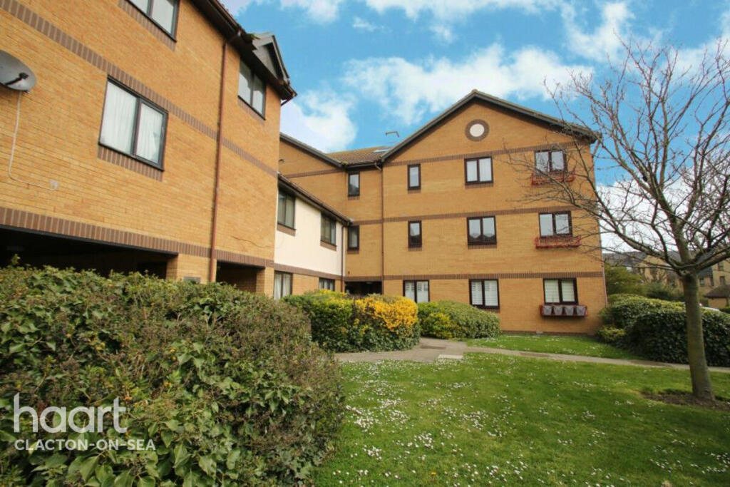 2 bed 1st Floor Flat for rent in Clacton-on-Sea. From haart - Clacton
