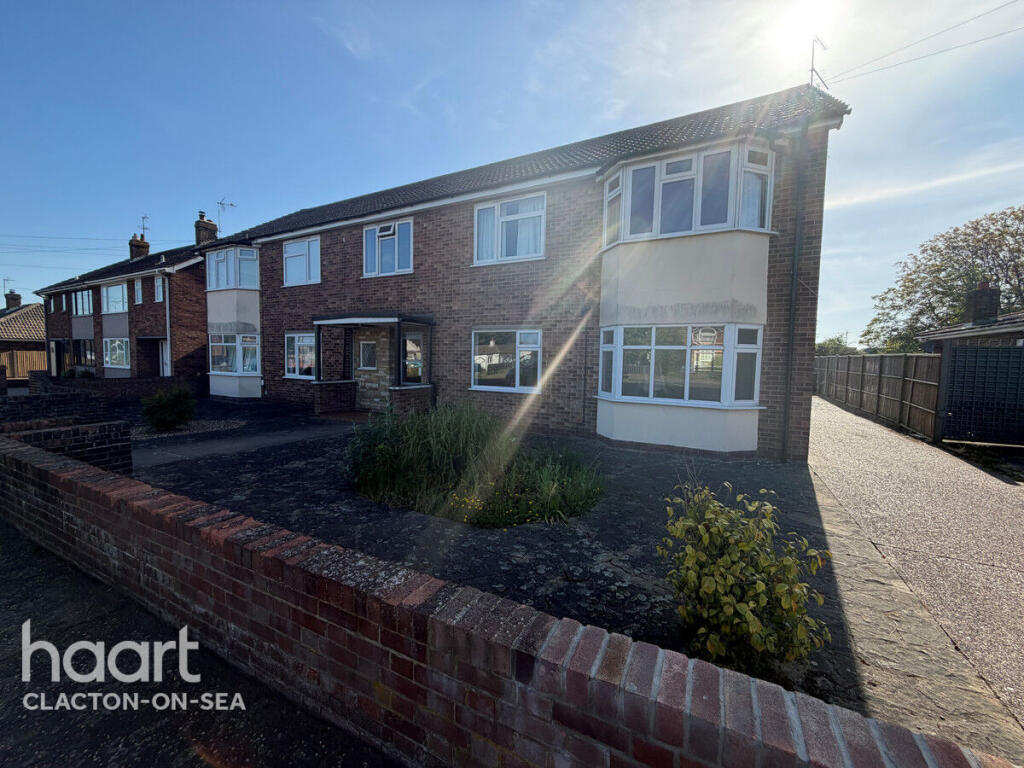 2 bed 1st Floor Flat for rent in Harwich. From haart - Clacton