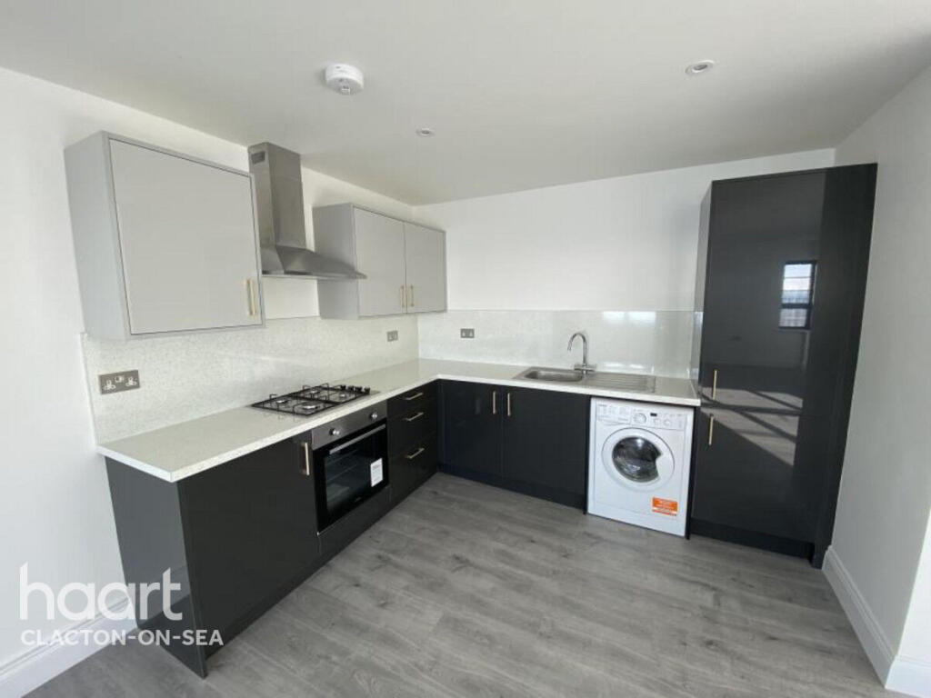 3 bed 1st Floor Flat for rent in Clacton-on-Sea. From haart - Clacton