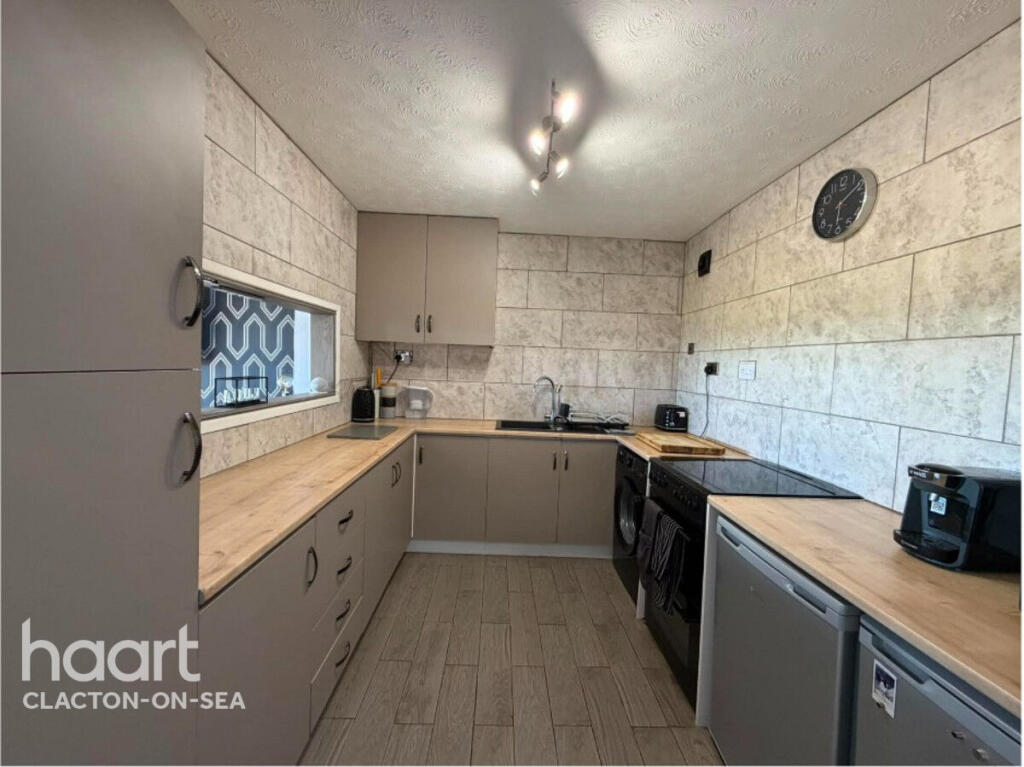 2 bed 1st Floor Flat for rent in Clacton-on-Sea. From haart - Clacton