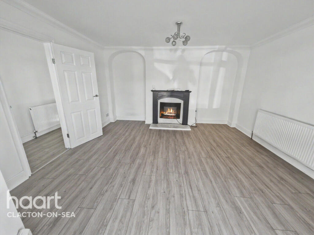 3 bed Mid Terraced House for rent in Walton-on-the-Naze. From haart - Clacton 3 bed Mid Terraced House for rent in Walton-on-the-Naze. From haart - Clacton