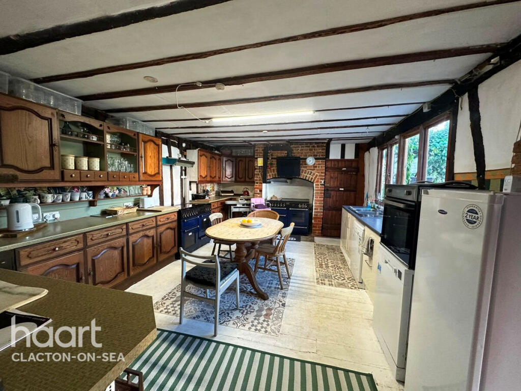 6 bed Chalet type for rent in Harwich. From haart - Clacton