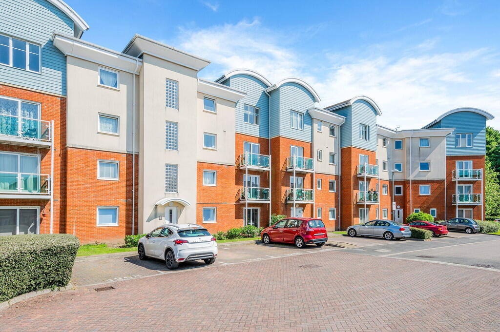 2 bed 1st Floor Flat for rent in Redhill. From Robert Leech - Reigate 2 bed 1st Floor Flat for rent in Redhill. From Robert Leech - Reigate