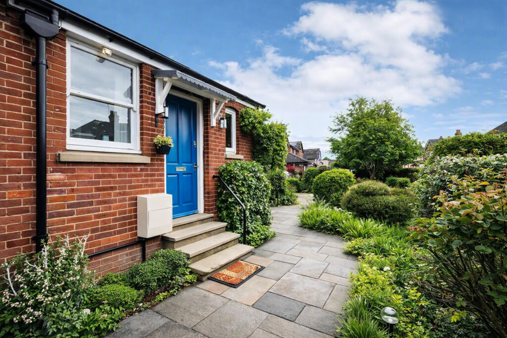 1 bed 1st Floor Flat for rent in South Merstham. From Robert Leech - Reigate