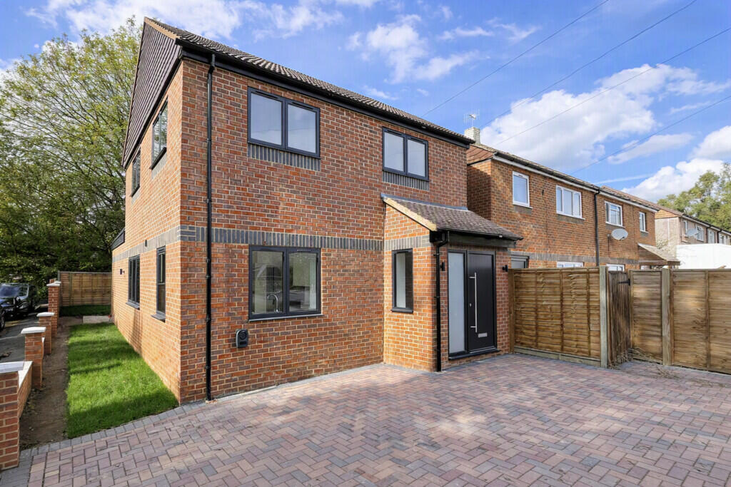 3 bed Detached for rent in Reigate. From Robert Leech - Reigate 3 bed Detached for rent in Reigate. From Robert Leech - Reigate