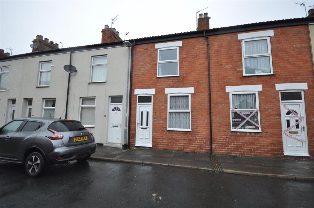 2 bed Mid Terraced House for rent in Goole. From Screetons - Thorne