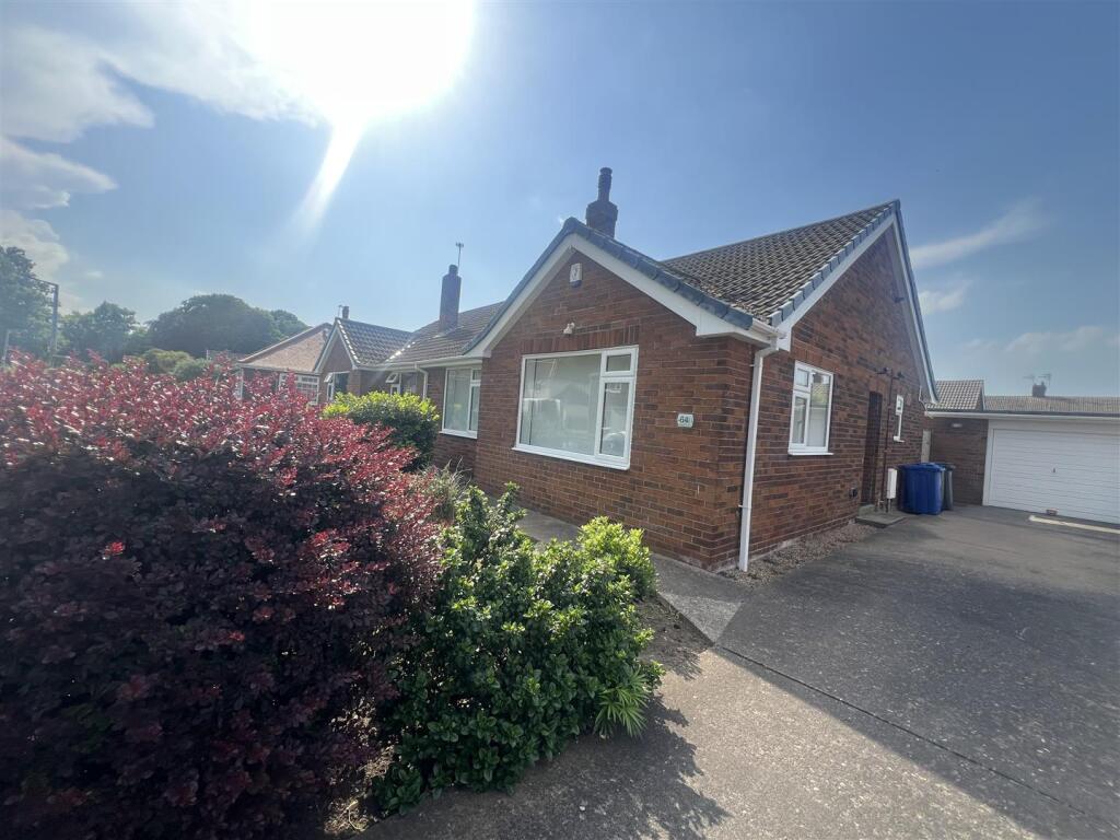 2 bed Semi-detached bungalow for rent in Thorne. From Screetons - Thorne