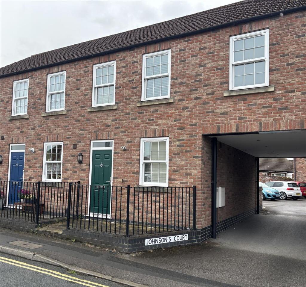 3 bed Mid Terraced House for rent in Howden. From Screetons - Thorne