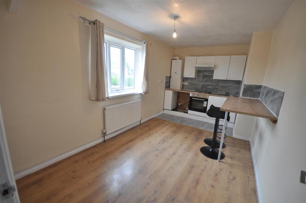 2 bed Apartment for rent in Warmsworth. From Screetons - Thorne