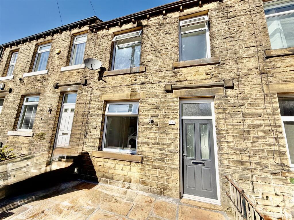 2 bed Mid Terraced House for rent in Meltham. From Paisley Properties - Almondbury 2 bed Mid Terraced House for rent in Meltham. From Paisley Properties - Almondbury