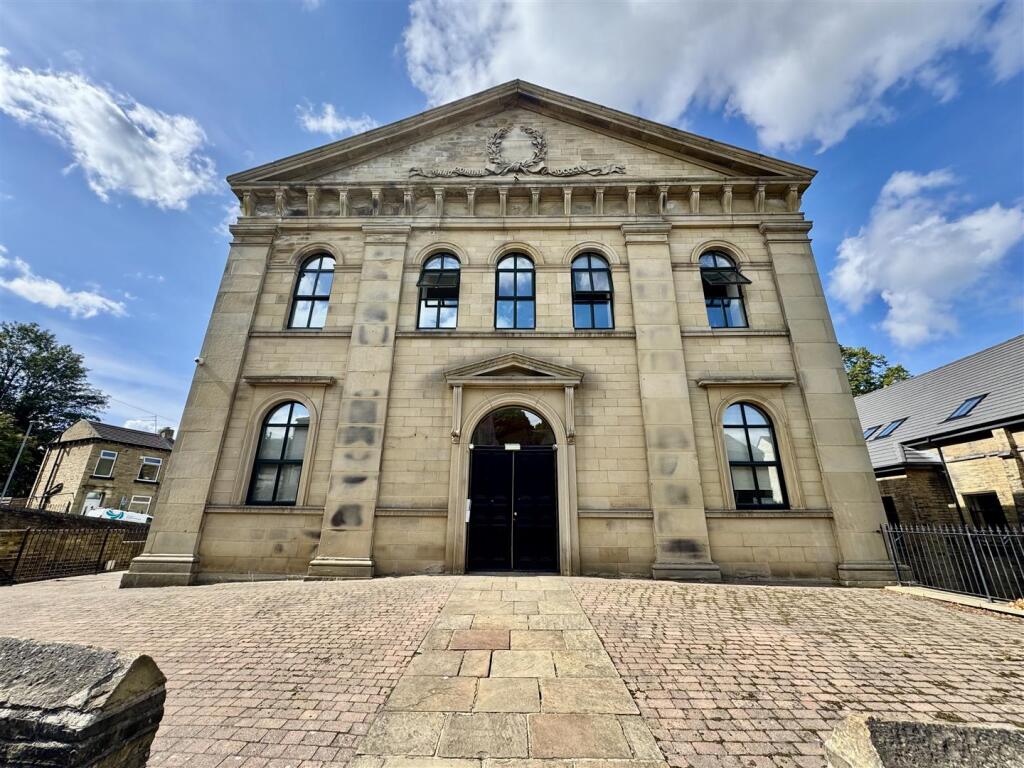 2 bed 1st Floor Flat for rent in Brighouse. From Paisley Properties - Almondbury